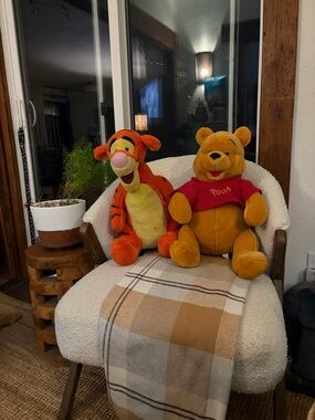 Tigger & Winnie the Pooh Plush Duo - Orange, Yellow, Red